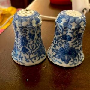 Vintage Blue and White Phoenix Pattern Salt and Pepper Shakers 2"